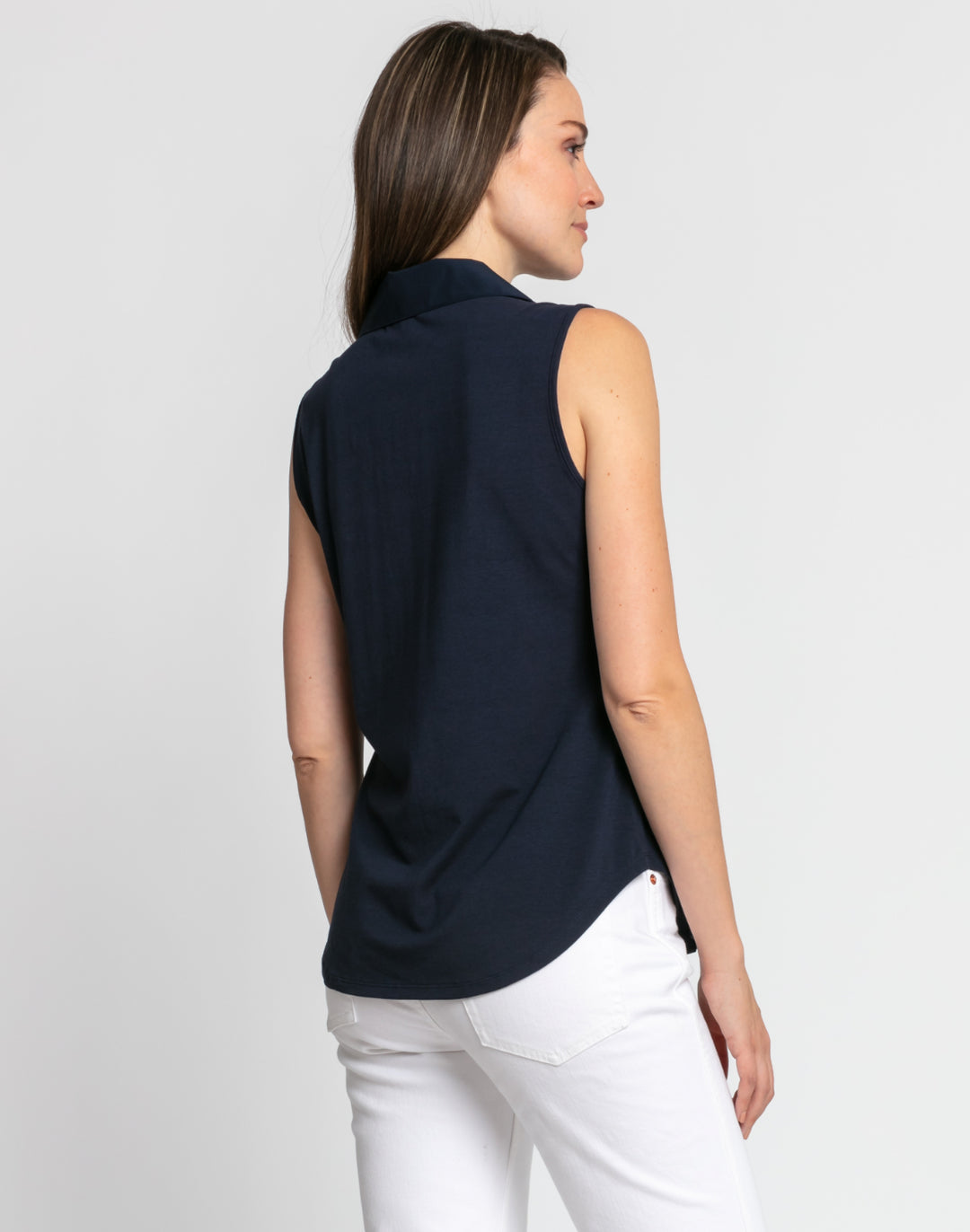 Donna Sleeveless Wing Collar "T" Shirt